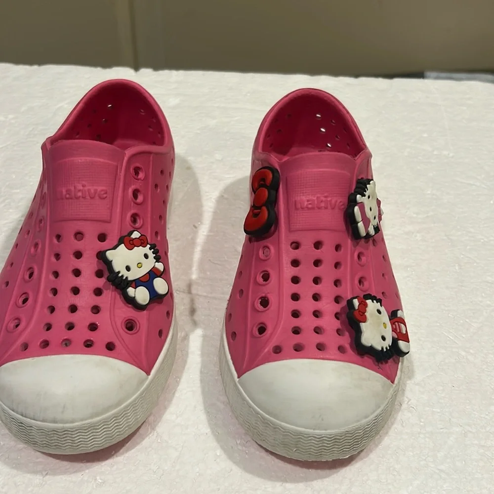 Native Hello Kitty jewels on perforated water shoes size 10 toddler pink white